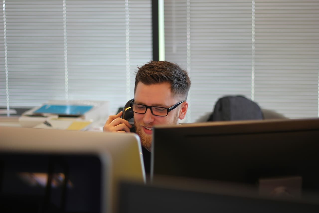 a call center professional making a phone call