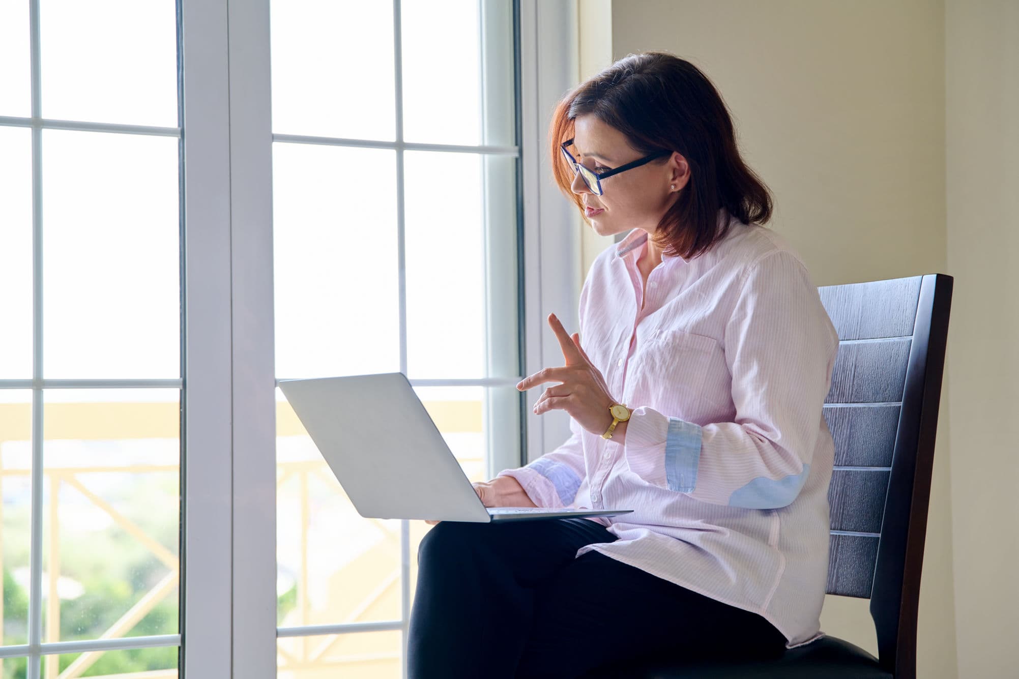 A support agent organizing live chat canned responses on a laptop